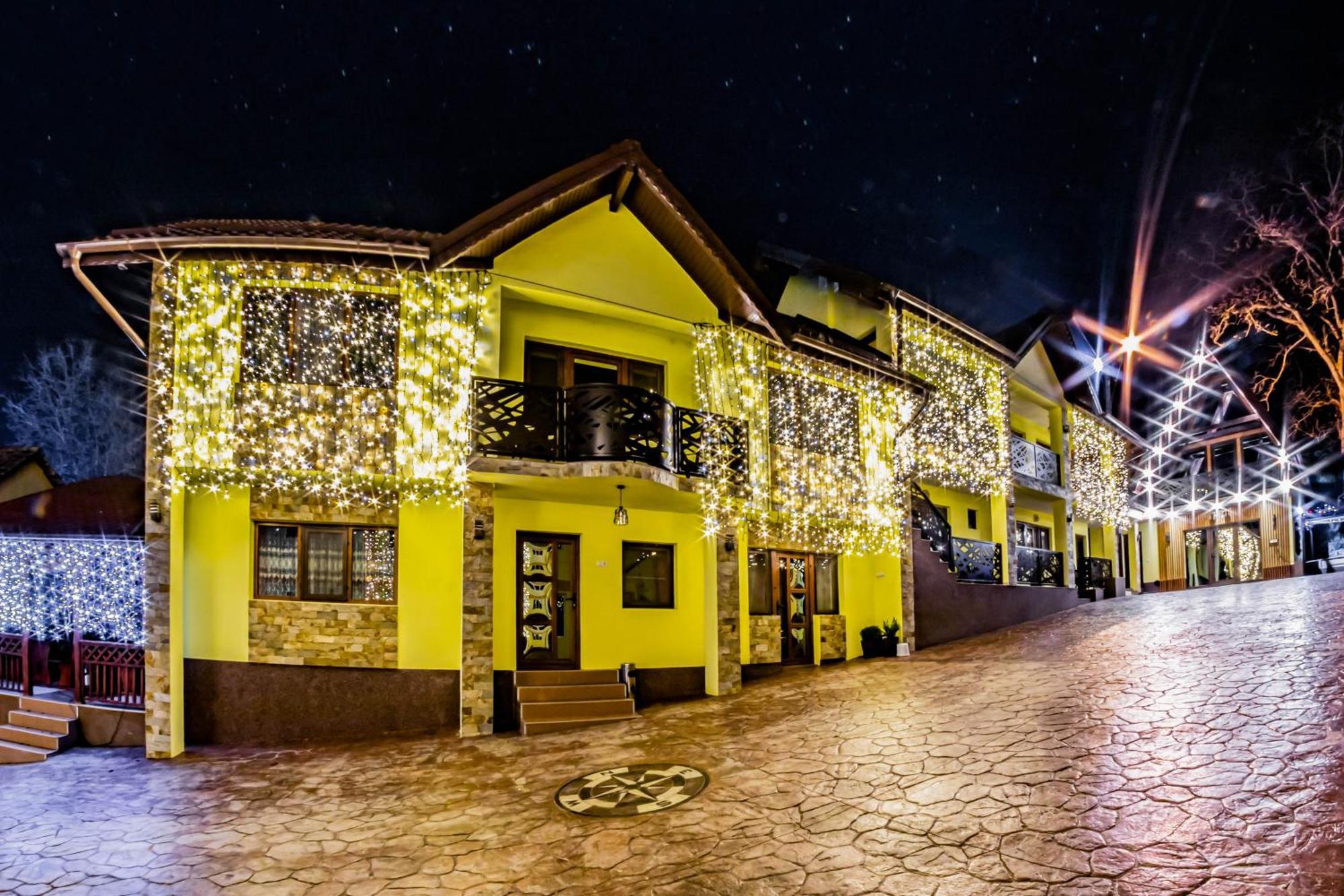 Pensiunea Mihaela-Transalpina Novaci-Străini Buitenkant foto